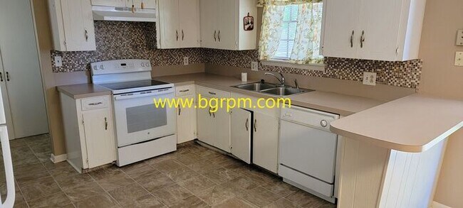 Building Photo - 3 BD, 2 BA, Home in Jacksonville