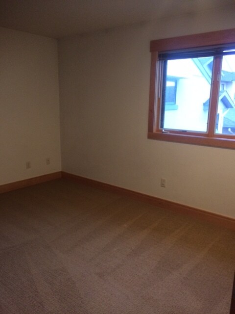 Building Photo - 1281 Stoneridge Dr