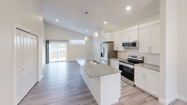 Building Photo - 13401-13105 105 St