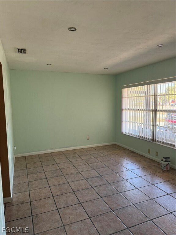 Building Photo - 6 Parkwood Villas Ct