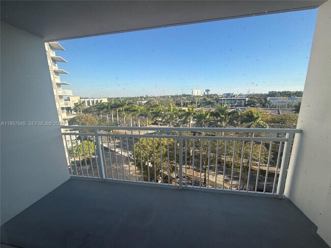 Foto del edificio - 2025 NE 164th St