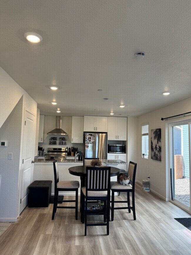 Building Photo - 10339 Vaughn Way