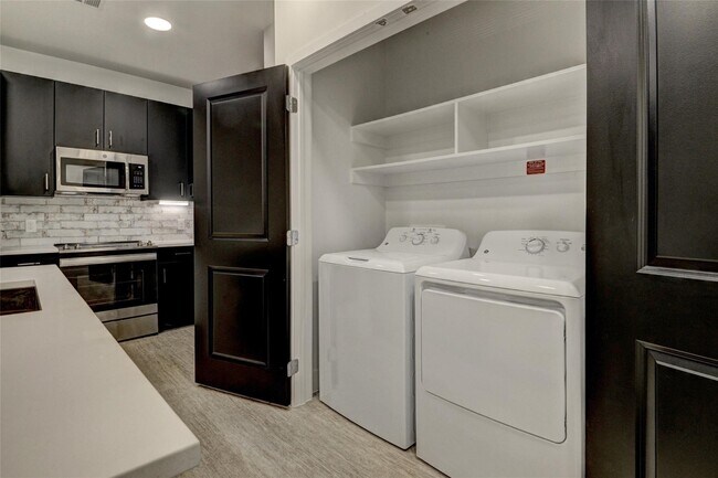 Foto del edificio - 6400 Washington St