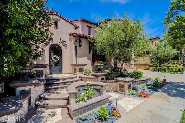 Building Photo - 15 Shadowcast