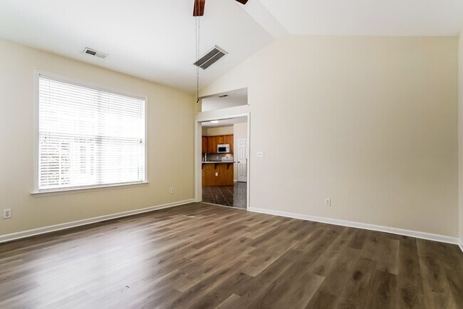 Building Photo - 512 Texanna Way