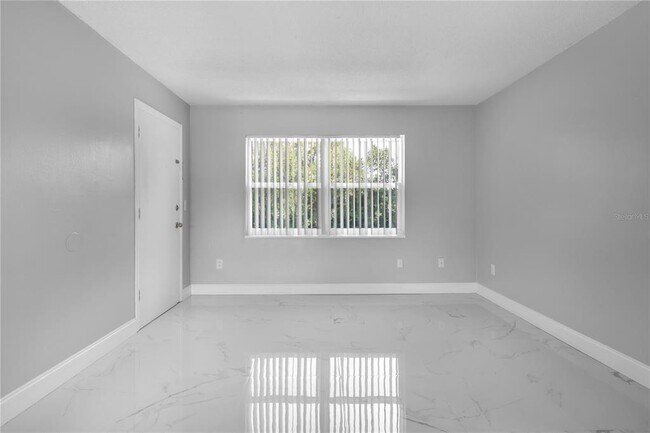 Foto del edificio - 5325 Curry Ford Rd