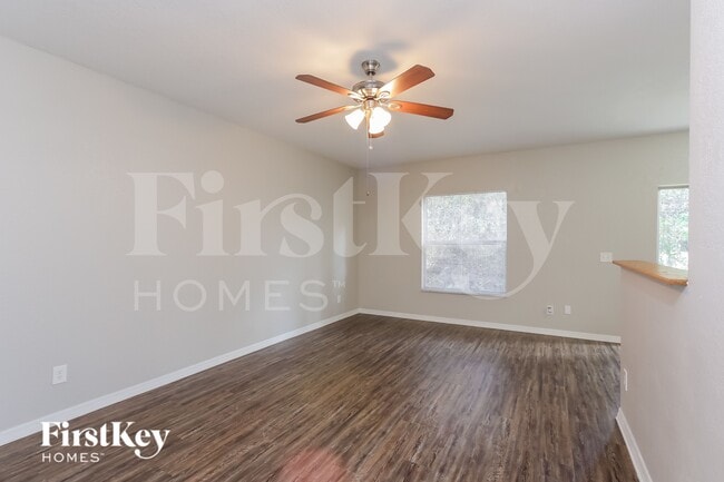 Building Photo - 3422 Renault Cir