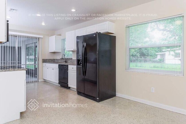 Foto del edificio - 1710 Puritan Ave