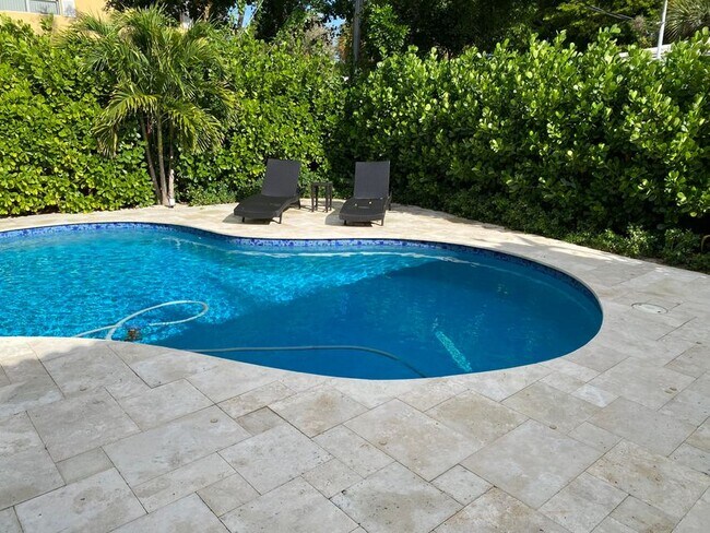 heated pool - 401 SE 3rd Ter