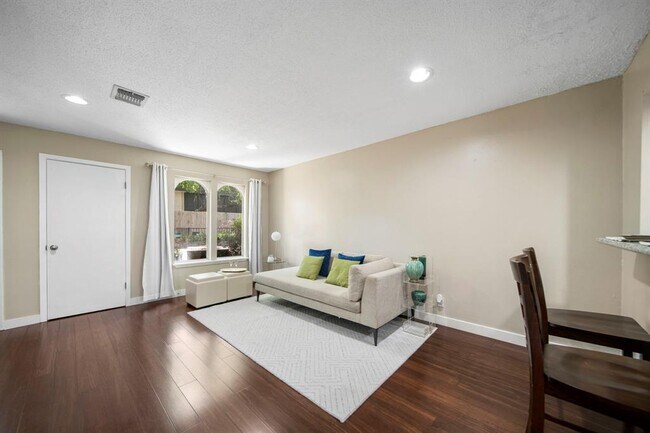 Foto del edificio - 7409 Shadow Hill Dr