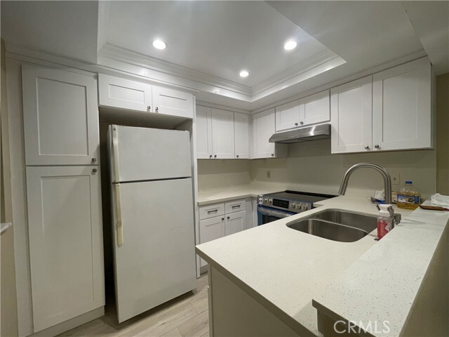 Building Photo - 318 S Prospectors Rd