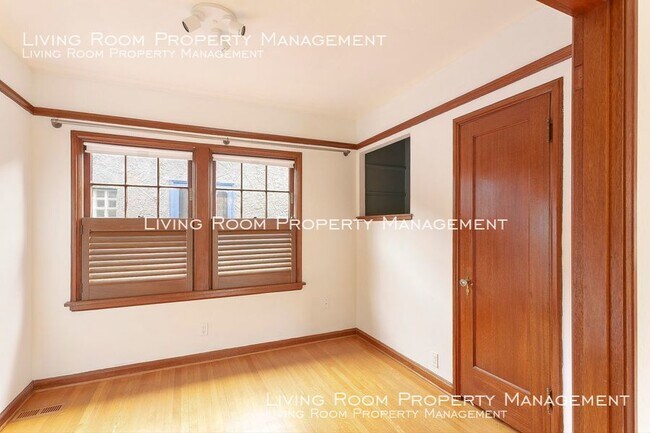 Building Photo - 3885 NE Alameda St