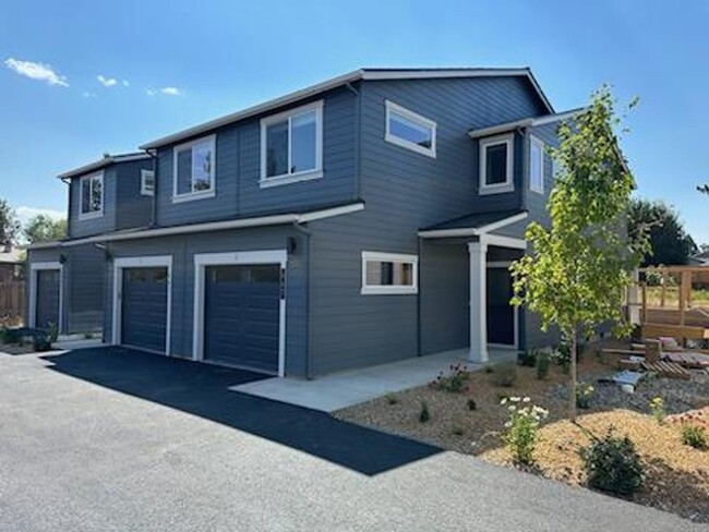 Building Photo - Brand New 3 Bedroom Townhouse