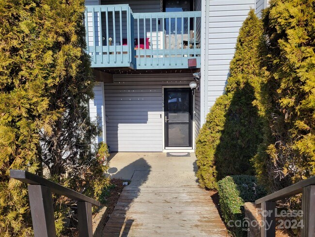 Foto del edificio - 11034 Harrowfield Rd