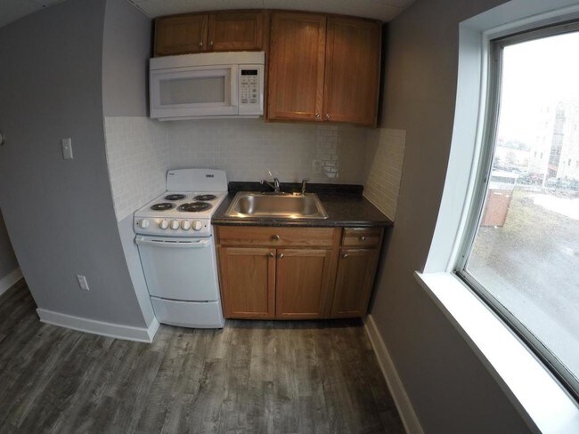 Building Photo - 100 Parkway Blvd Unit #34