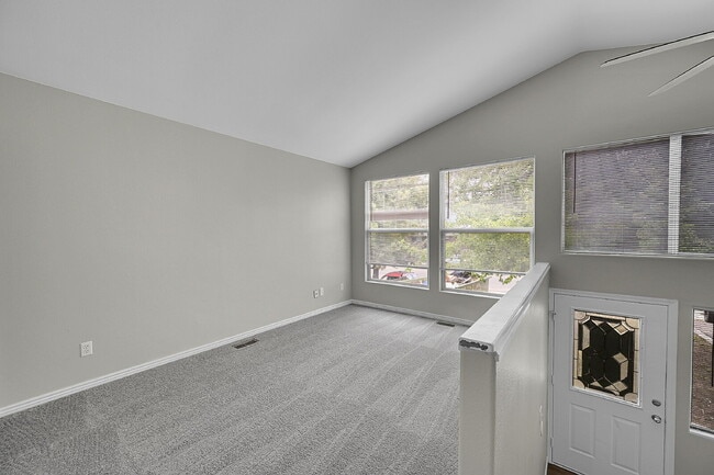 Foto del edificio - $2,645.00, 4 bed, 2.5 bath, located in Eng...