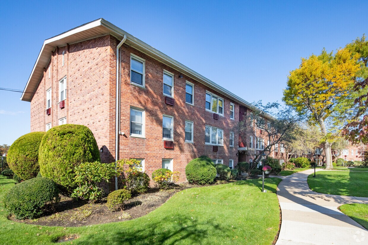 Willow House - 61 Maine Ave