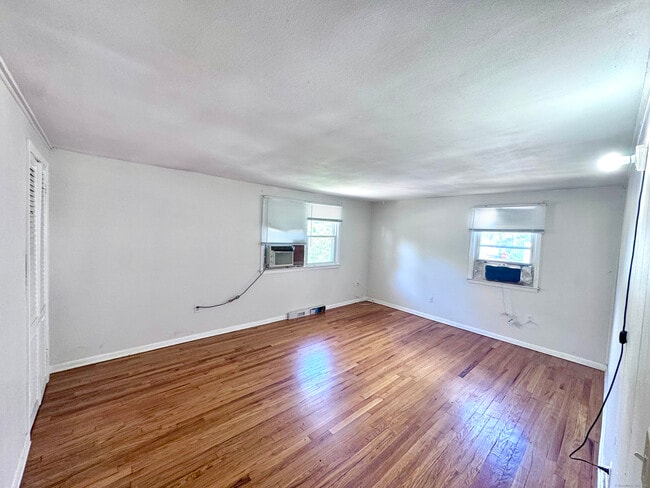 Building Photo - 40 Mettler St