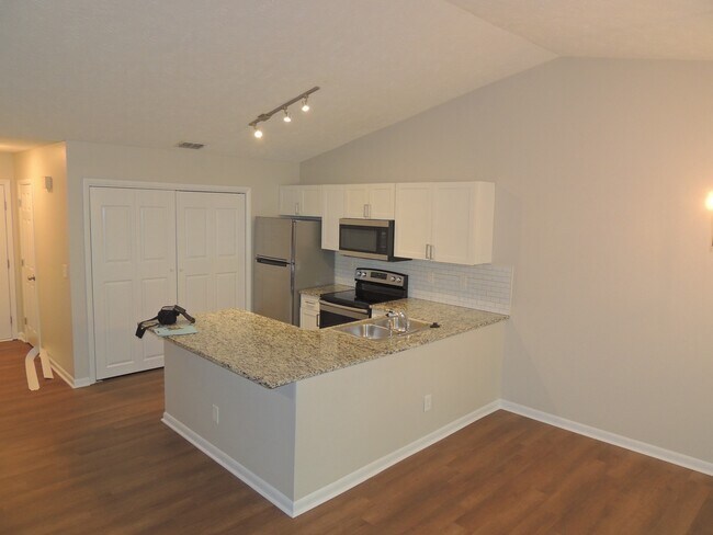 Building Photo - 1006 Wood Creek Dr