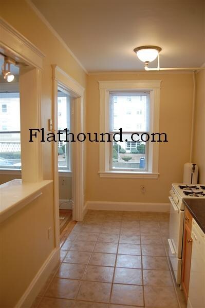 Building Photo - GREAT 1 Bed in Brighton!! Available 9/1!!