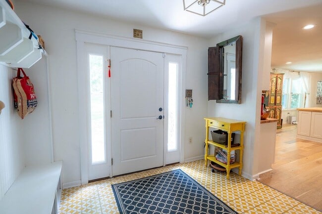 Building Photo - 3276 Shannon Lakes Dr N