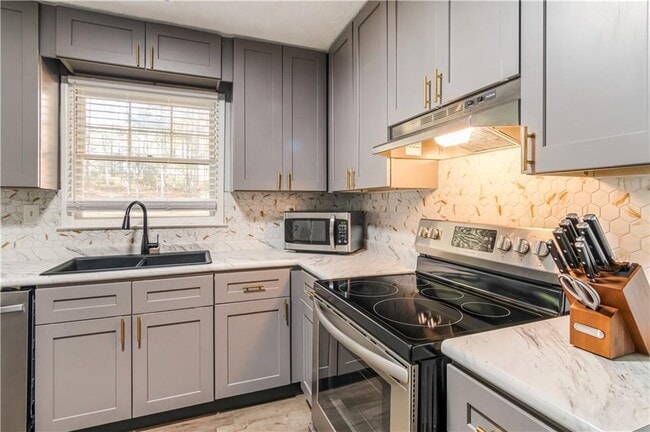 Building Photo - 145 Mountain View Cir