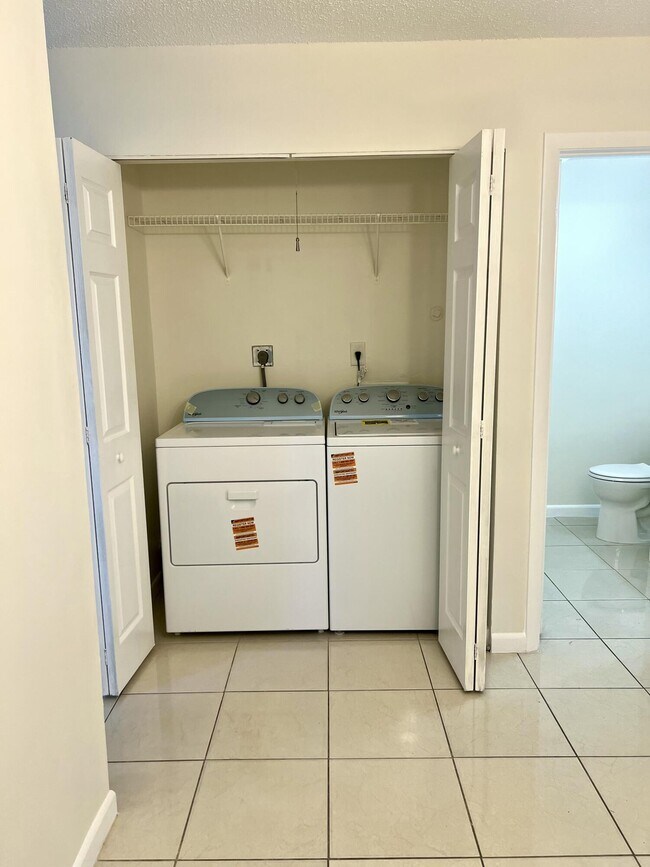 Foto del edificio - 102 Shoreview Dr