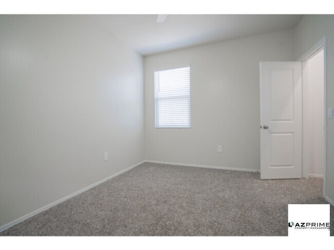 Building Photo - Discover comfort and space in this stunnin...