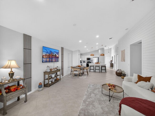 Foto del edificio - 2757 SW Versailles Terrace