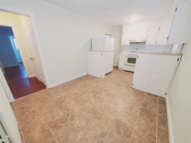 Building Photo - 1 br, 1 bath Condo - 27 Burwood Ave Unit 1A