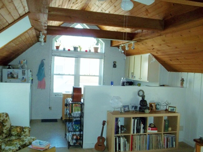 Building Photo - 405 W Vine St