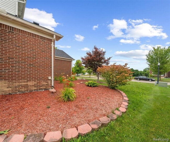 Building Photo - 5864 Willow Ridge Dr