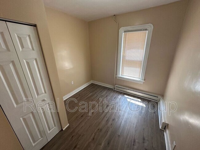 Foto del edificio - 1691 Foster Ave