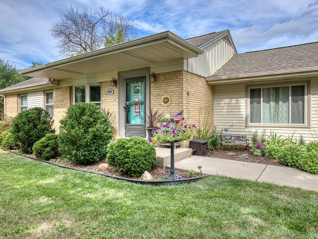 Building Photo - 110 Moore Farm Ln