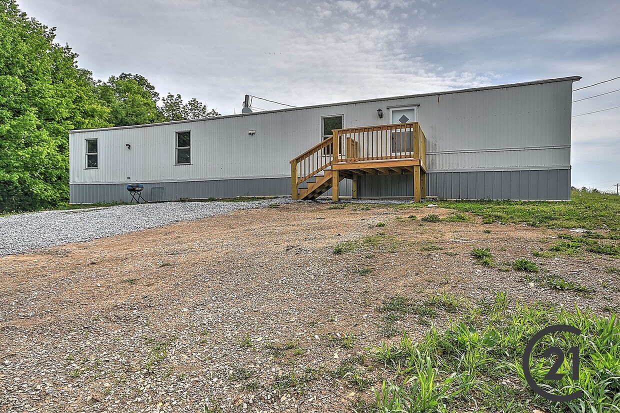 Primary Photo - 1315 Reed Rd, Greeneville, TN 37745