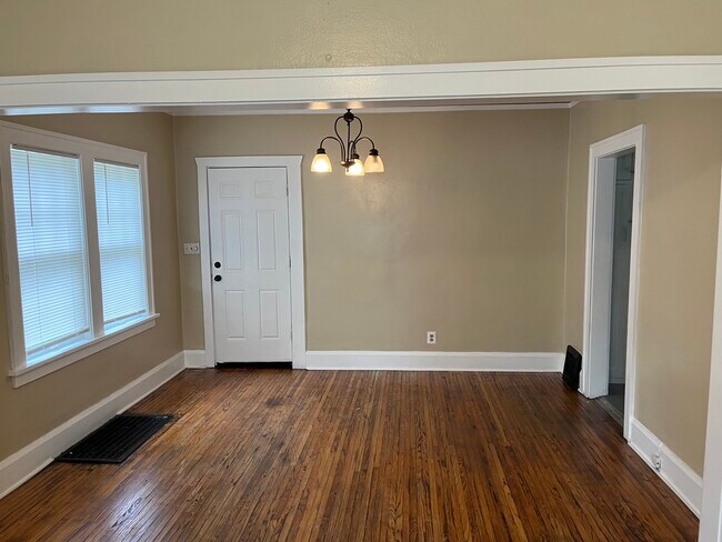 Comedor - 1623 Parmele St