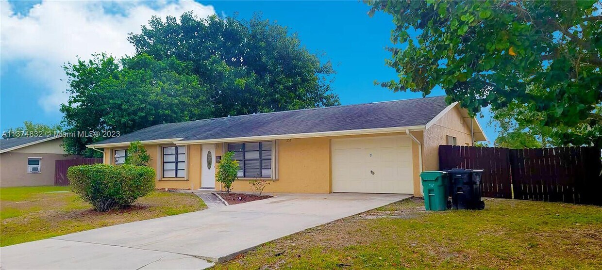 202 SE Wallace Terrace, Port Saint Lucie, FL 34983 House Rental in