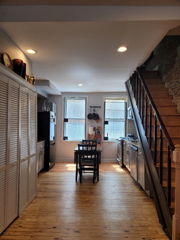 Foto del edificio - 503 W Lexington St