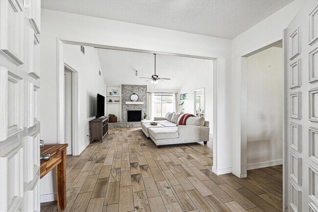 Building Photo - 10735 Sagecanyon Dr