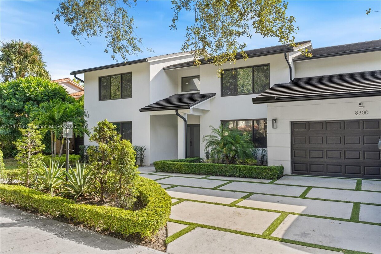 Photo - 8300 NW 166th Terrace (Miami Lakes, FL)