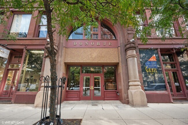 Building Photo - 711 S Dearborn St