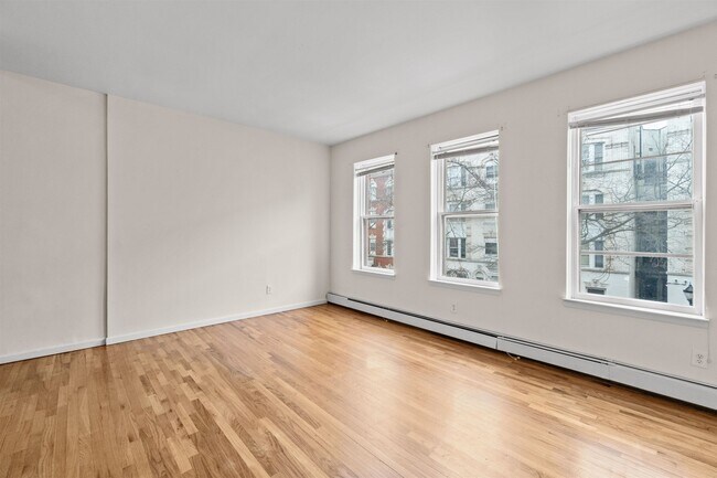 Building Photo - 28 Monticello Ave