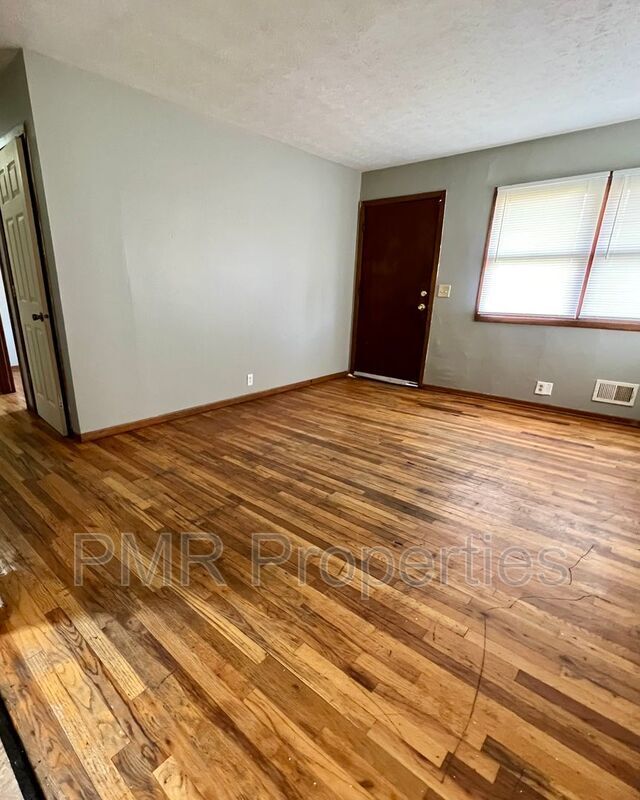 Foto del edificio - 4473 Redman Ave