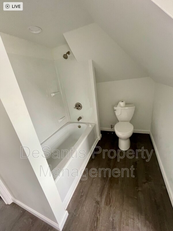 Foto del edificio - 135 McGovern Blvd