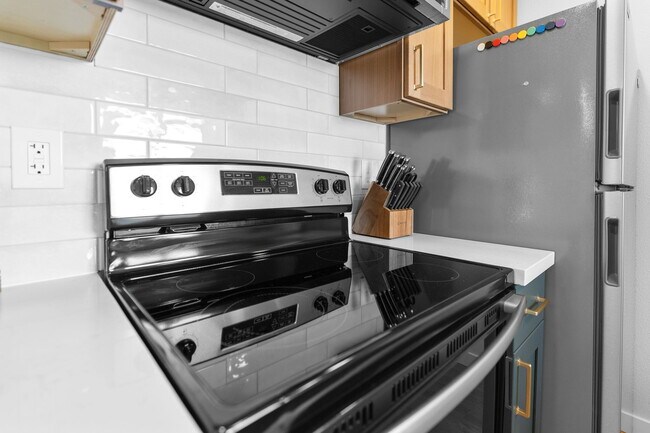 Building Photo - B Street