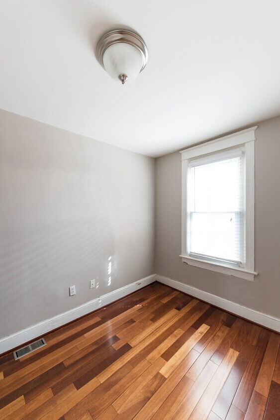 Foto principal - 540 Irving St., NW