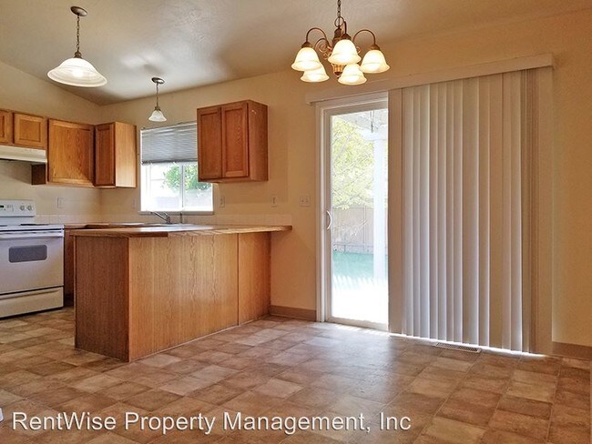 Building Photo - 3 br, 2 bath House - 3408 Airport Ave