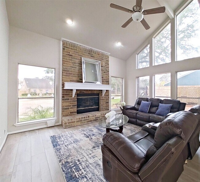 Foto del edificio - 20206 Lake Sherwood Dr