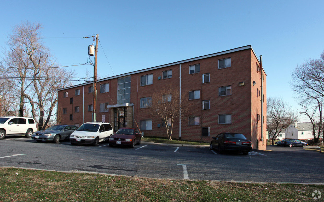 Primary Photo - Redtop Garden Apartments