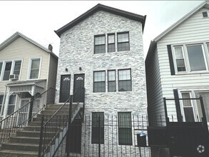Building Photo - 2702 S Union Ave